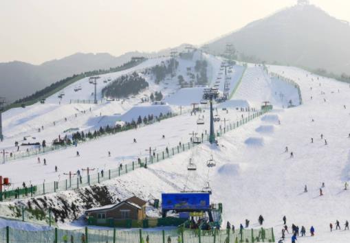 中國十大滑雪勝地排名,哈爾濱亞布力國際滑雪場的高山斜坡是亞洲最長