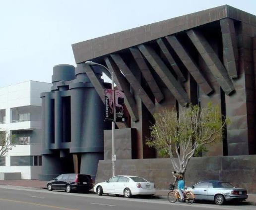 地球上最奇葩的建筑排名,波蘭哈哈屋、荷蘭立方體房屋很獨(dú)特