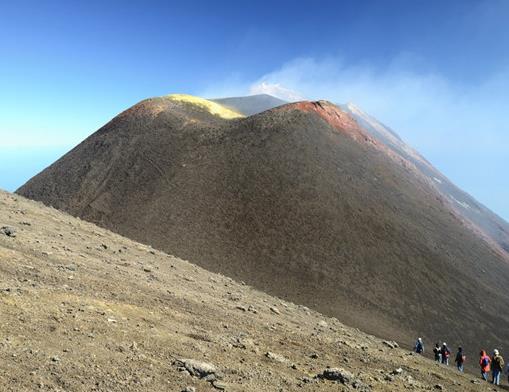 世界十大最令人驚嘆的火山,富士山是旅游勝地,埃特納火山很獨特