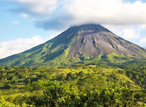 世界十大最令人驚嘆的火山,富士山是旅游勝地,埃特納火山很獨特