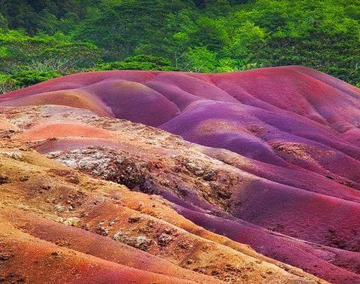 世界十大奇特的自然景觀,五色河很夢(mèng)幻,七色土由火山噴發(fā)