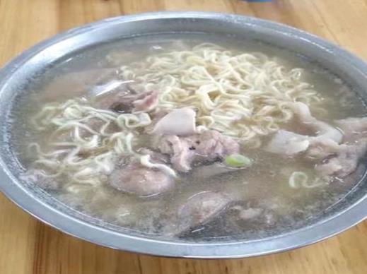 江門十大小吃快餐店排名,新會(huì)艇仔粥、八年老店?duì)钤喽际钦娌膶?shí)料