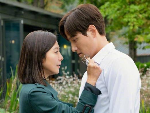 2021十大“爆款”影視作品排行榜,《無依之地》《后翼?xiàng)壉泛懿诲e(cuò)