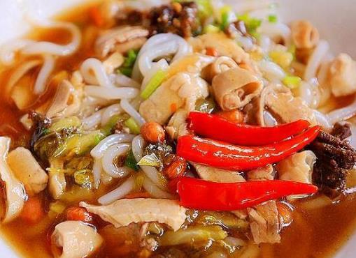 三亞十大美食排行榜,海南粉歷史悠久、檳榔花雞湯汁甘甜可口