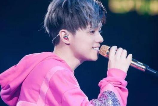 十大英皇旗下藝人排名,李克勤的歌曲很經(jīng)典、蔡卓妍的歌曲朗朗上口