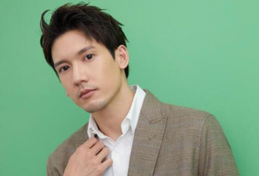 十大英皇旗下藝人排名,李克勤的歌曲很經(jīng)典、蔡卓妍的歌曲朗朗上口