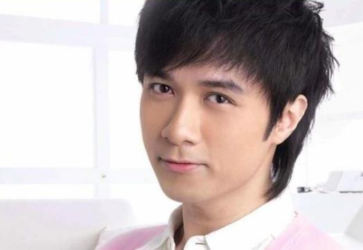 十大英皇旗下藝人排名,李克勤的歌曲很經(jīng)典、蔡卓妍的歌曲朗朗上口