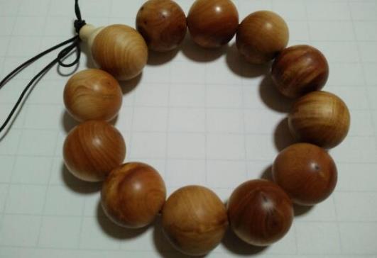 十大木質(zhì)手串排行榜,崖柏木質(zhì)手串、小葉紫檀木質(zhì)手串有內(nèi)涵