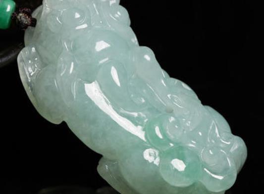 世界十大頂級(jí)翡翠排名,玻璃種翡翠質(zhì)地細(xì)膩、龍石種翡翠價(jià)格昂貴