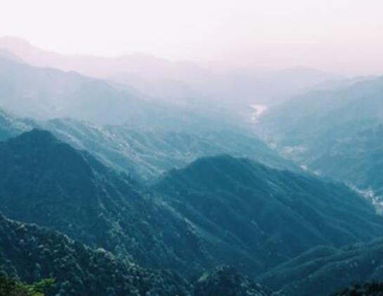 中國(guó)十大著名紅色旅游景點(diǎn),延安革命紀(jì)念地景區(qū)、西柏坡深受人們歡迎