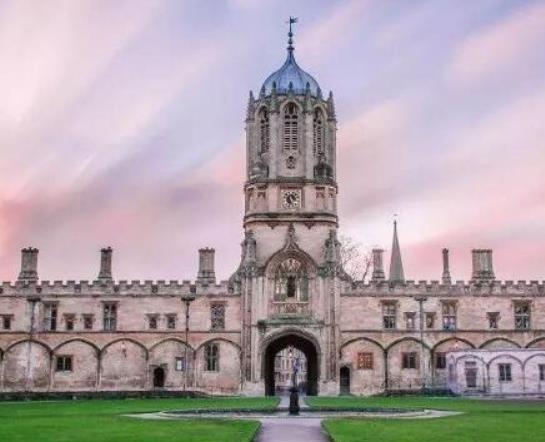 2022英國大學(xué)QS排名,牛津大學(xué)影響力很大、劍橋大學(xué)享譽(yù)全球