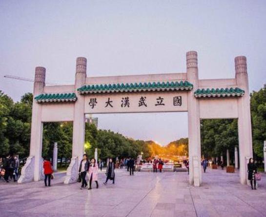 中國十大名校排行榜,清華大學(xué)師資力量強(qiáng)、北京大學(xué)含金量極高