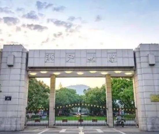 中國十大名校排行榜,清華大學(xué)師資力量強(qiáng)、北京大學(xué)含金量極高