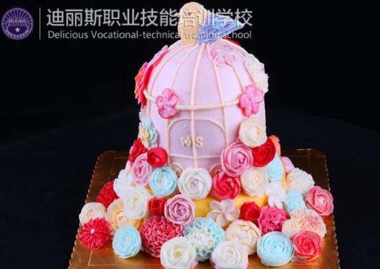 烘焙培訓(xùn)學(xué)校排名,法國(guó)藍(lán)帶廚藝學(xué)院、安徽新東方烹飪專修學(xué)院有實(shí)力