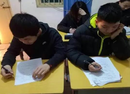 德陽市十大教育培訓(xùn)機(jī)構(gòu)排名,興唯瑋教育培訓(xùn)學(xué)校幫你鞏固基礎(chǔ)