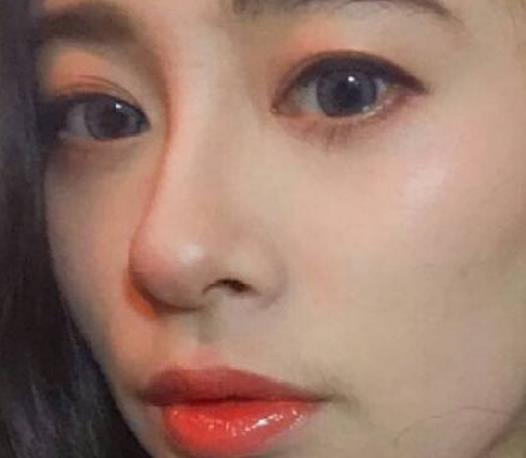 微博上的網(wǎng)紅排行 張沫凡是一位90后的美女她是微博紅人