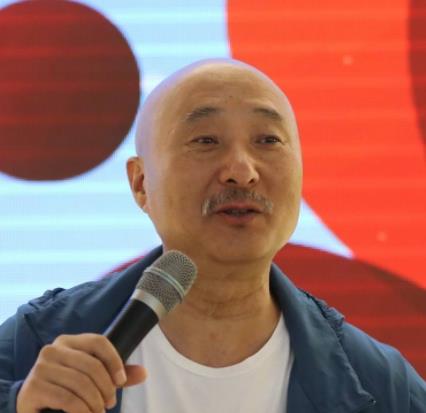 中國不留頭發(fā)的十大明星排行 陳佩斯1954年2月1日出生于長春