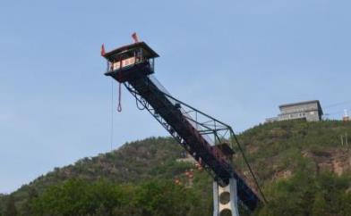 北京周邊蹦極地排行榜 青龍峽位于懷柔縣懷北鎮(zhèn)境內(nèi)