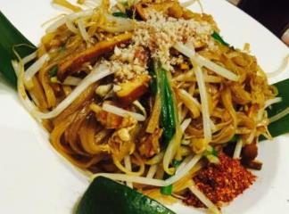 泰國(guó)美食 泰式炒河粉這也可說(shuō)是泰國(guó)菜里的招牌菜