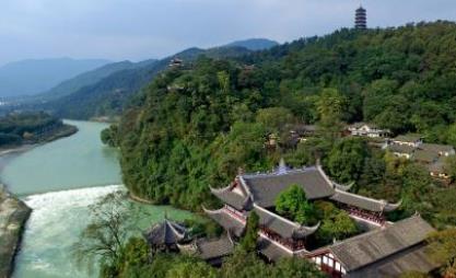 成都最好玩的地方推薦 錦里古街是當(dāng)?shù)胤浅V纳虡I(yè)街