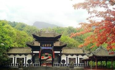 成都最好玩的地方推薦 錦里古街是當(dāng)?shù)胤浅V纳虡I(yè)街