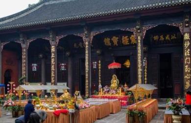 成都最好玩的地方推薦 錦里古街是當(dāng)?shù)胤浅V纳虡I(yè)街
