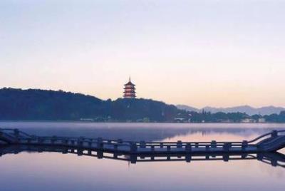 盤點浙江最美旅游地 杭州西湖位于浙江省杭州市西部
