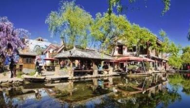 一定要帶愛人同去的云南旅游地 去羅平看油菜花別致美麗的吊腳樓