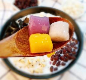 芋圓甜品品牌十大排行榜 鮮芋仙堅持以純手感遵循傳統(tǒng)工法