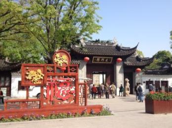 五一十大景點(diǎn) 上海迪士尼樂園是中國(guó)內(nèi)地首座迪士尼主題樂園