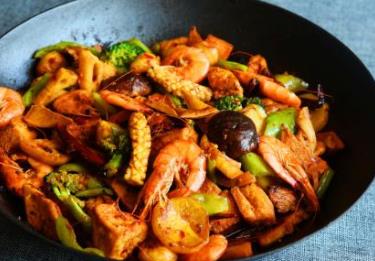麻辣香鍋十大品牌 朝天門防空洞香辣干鍋傳承老重慶美食之經(jīng)典
