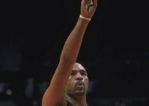 盤點(diǎn)NBA十大詭異罰球 巴里端尿盆投法怪異無比