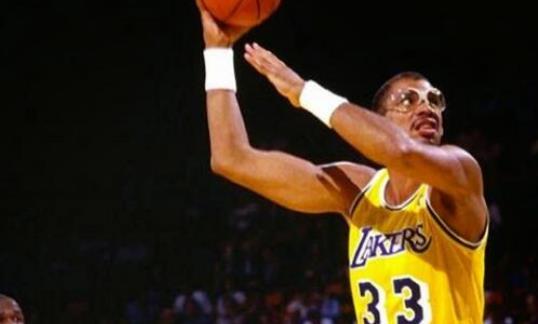 盤點(diǎn)NBA史上十大逆天賽季 庫里壓喬丹 神獸場均50+25