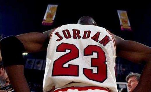 NBA歷史上最貴的球衣排行榜 詹皇球衣未上榜 現(xiàn)役只有庫(kù)里的球衣最貴