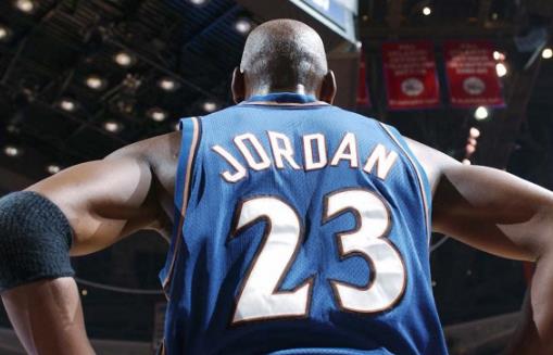 NBA歷史上最貴的球衣排行榜 詹皇球衣未上榜 現(xiàn)役只有庫(kù)里的球衣最貴