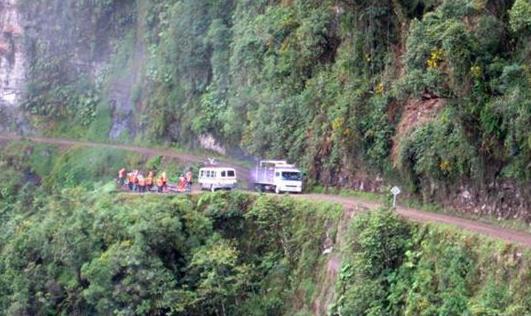 世界第一奪命公路 Yungas公路全長(zhǎng)60多公里 每年300人喪身于此