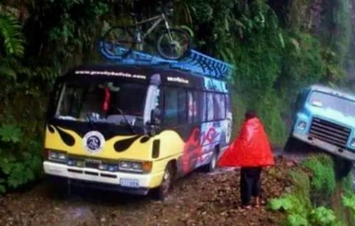 世界第一奪命公路 Yungas公路全長(zhǎng)60多公里 每年300人喪身于此