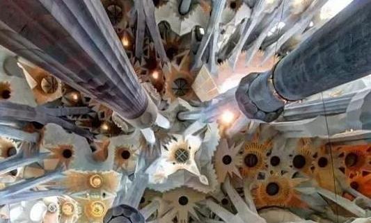 世界上最美的爛尾樓 神圣家族大教堂修建135年仍未完工
