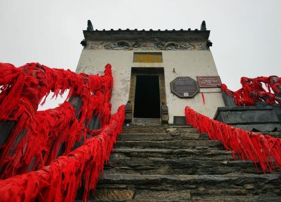 中國最險的三大寺廟 位于山頂懸崖峭壁之間 雙塔山最負盛名