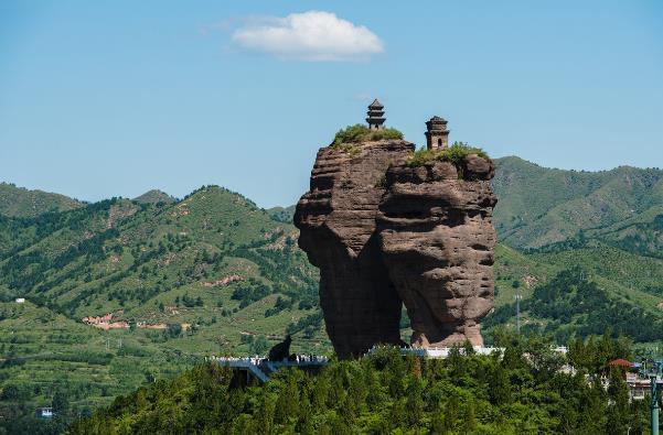 中國最險的三大寺廟 位于山頂懸崖峭壁之間 雙塔山最負盛名