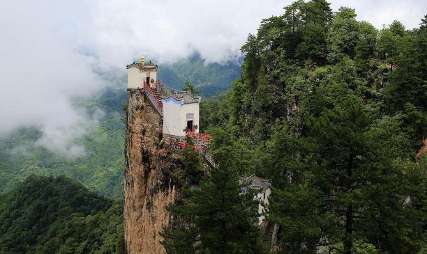 中國最險的三大寺廟 位于山頂懸崖峭壁之間 雙塔山最負盛名
