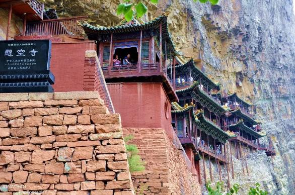 中國最險的三大寺廟 位于山頂懸崖峭壁之間 雙塔山最負盛名
