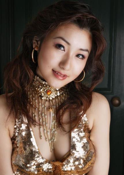 來中國瘋狂撈金的10大日本AV女優(yōu) 童顏巨乳蒼井空在中國人氣最高