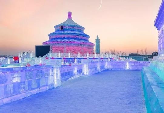 去哈爾濱看冰雕要準(zhǔn)備什么?在哈爾濱什么時候能看冰雕大世界