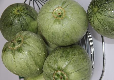 吃香瓜好嗎?香瓜的營(yíng)養(yǎng)價(jià)值、功效與作用