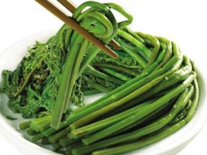 吃蕨菜有什么好處？蕨菜的營養(yǎng)價(jià)值、功效與作用