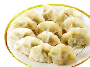 煮餃子時(shí)餃子會(huì)粘在一起怎么辦？水里加點(diǎn)鹽