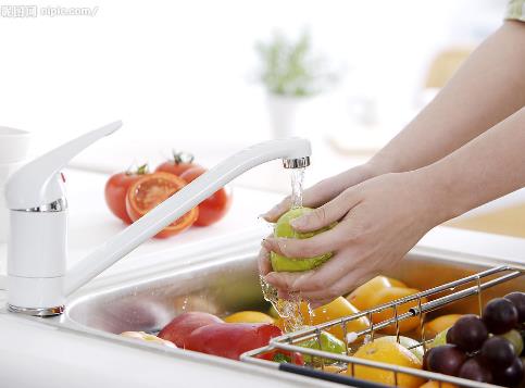 怎么洗水果才干凈?如何清洗干凈葡萄、蘋(píng)果、楊梅、桃子