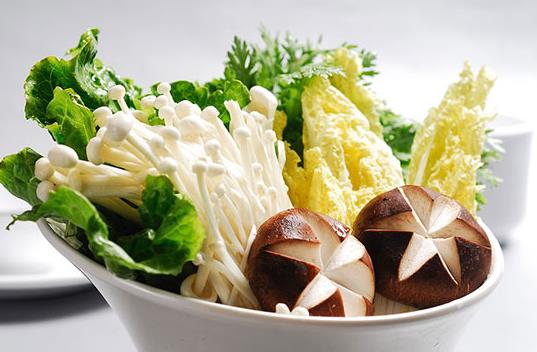 蔬菜蟲(chóng)眼多就說(shuō)明沒(méi)有農(nóng)藥嗎?挑選蔬菜的注意事項(xiàng)
