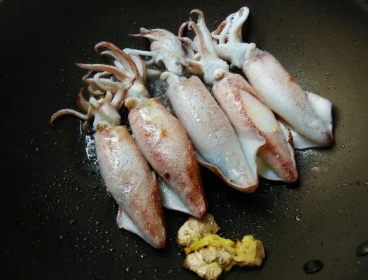 凍魷魚解凍后有腥味能吃嗎?所有的魷魚都是用甲醛泡過嗎